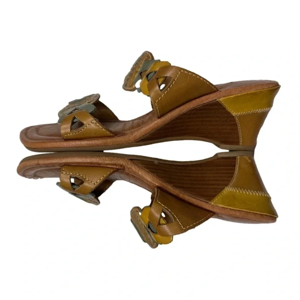 Nurture **RARE ** Leather Tan Green Brown Open Toe Wedge Sandal size 7